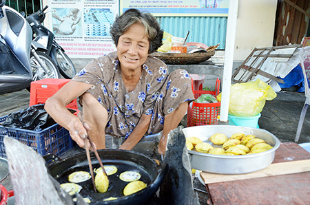 Ăn bánh quê nơi phố thị…