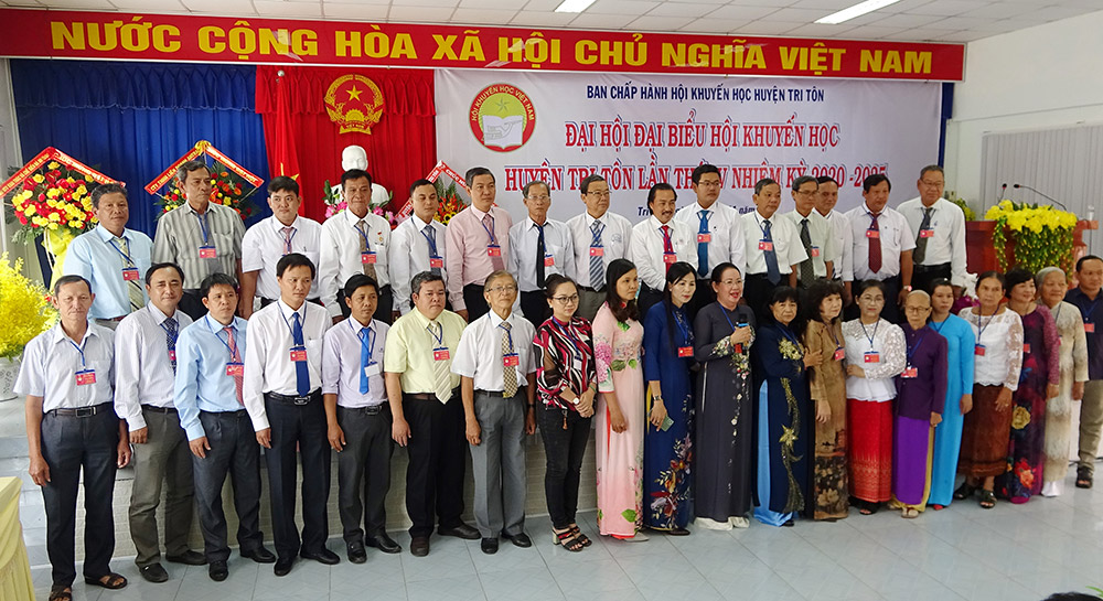 Bà Neáng Kim Cheng tiếp tục làm Chủ tịch Hội Khuyến học huyện Tri Tôn
