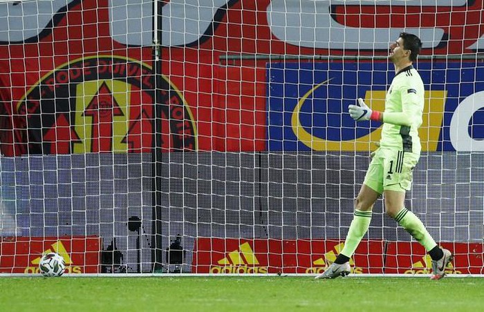 'Người nhện' Courtois phá lưới nhà, Bỉ vượt Đan Mạch giành vé vàng bán kết Nations League