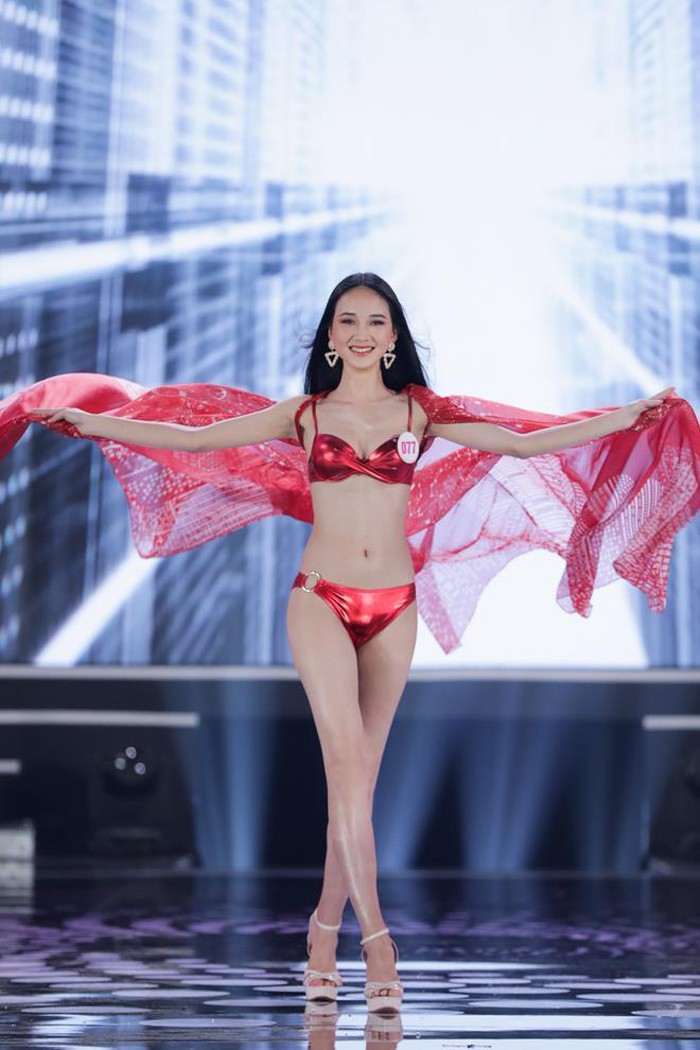 Cận cảnh phần thi bikini của Top 22 Hoa hậu Việt Nam 2020