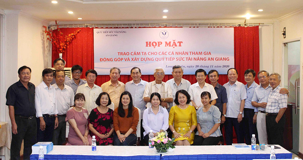 Họp mặt các cá nhân đóng góp và xây dựng quỹ Tiếp sức tài năng An Giang