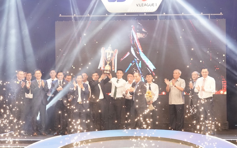 Gala trao thưởng bóng đá chuyên nghiệp Việt Nam: Văn Quyết hay nhất V.League 1-2020