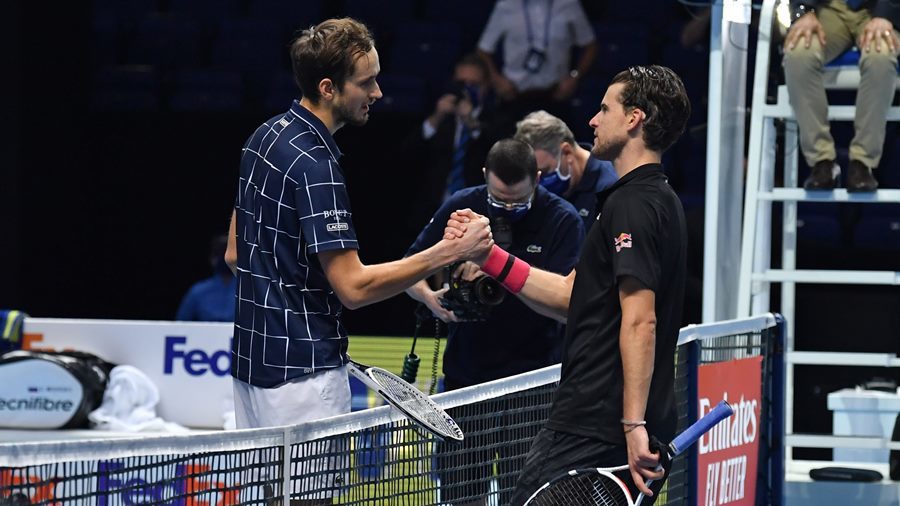 Thắng ngược Thiem, Medvedev lần đầu vô địch ATP Finals