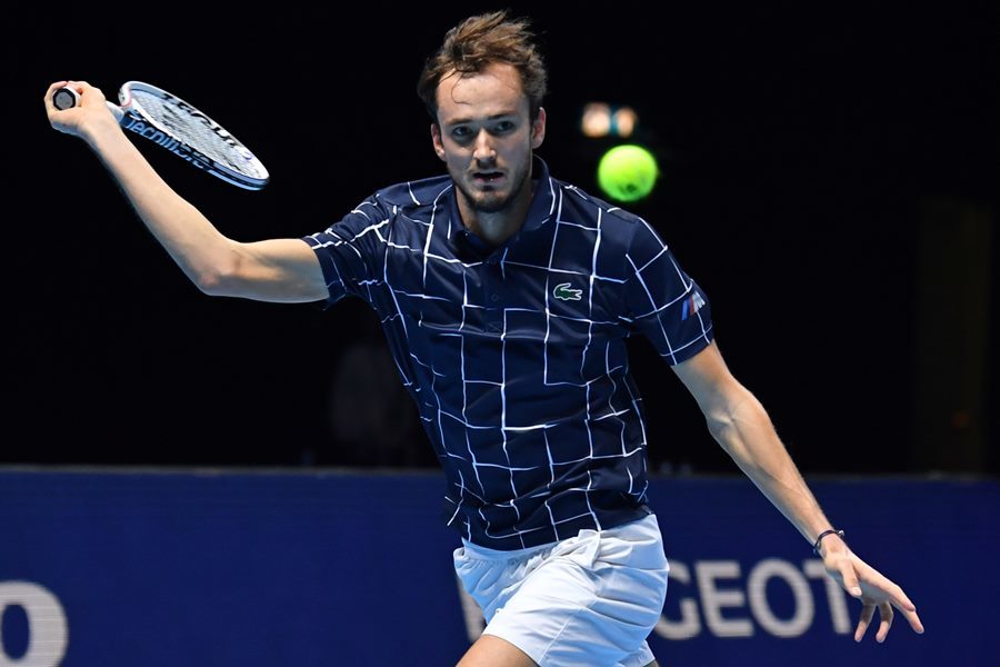 Thắng ngược Thiem, Medvedev lần đầu vô địch ATP Finals