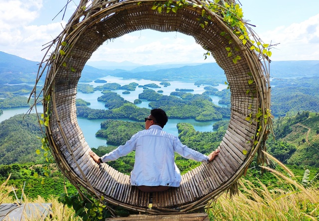 Cảnh đẹp như mơ của nơi được ví là “Vịnh Hạ Long của Tây Nguyên”
