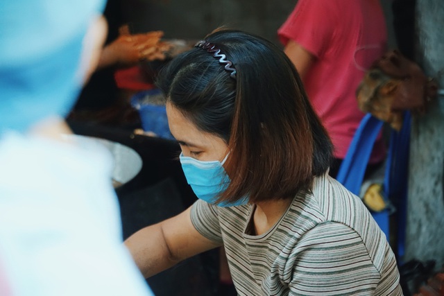 Quán bánh rán vỉa hè Hà Nội, ngày cả trăm lượt khách xếp hàng thưởng thức