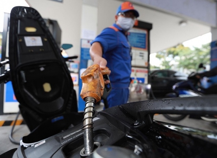 Giá xăng dầu hôm nay 24-11: Tăng vọt mức cao nhất từ tháng 3