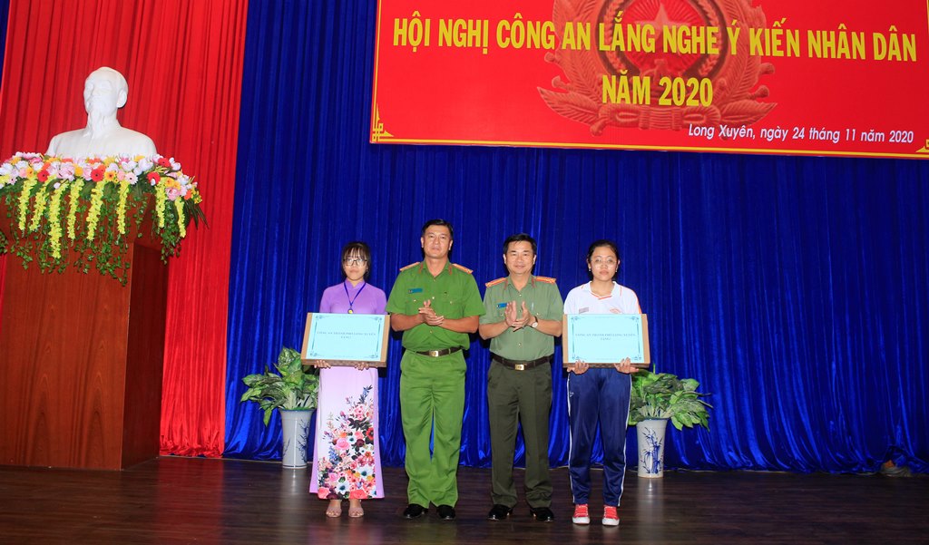 Công an TP. Long Xuyên lắng nghe ý kiến nhân dân năm 2020