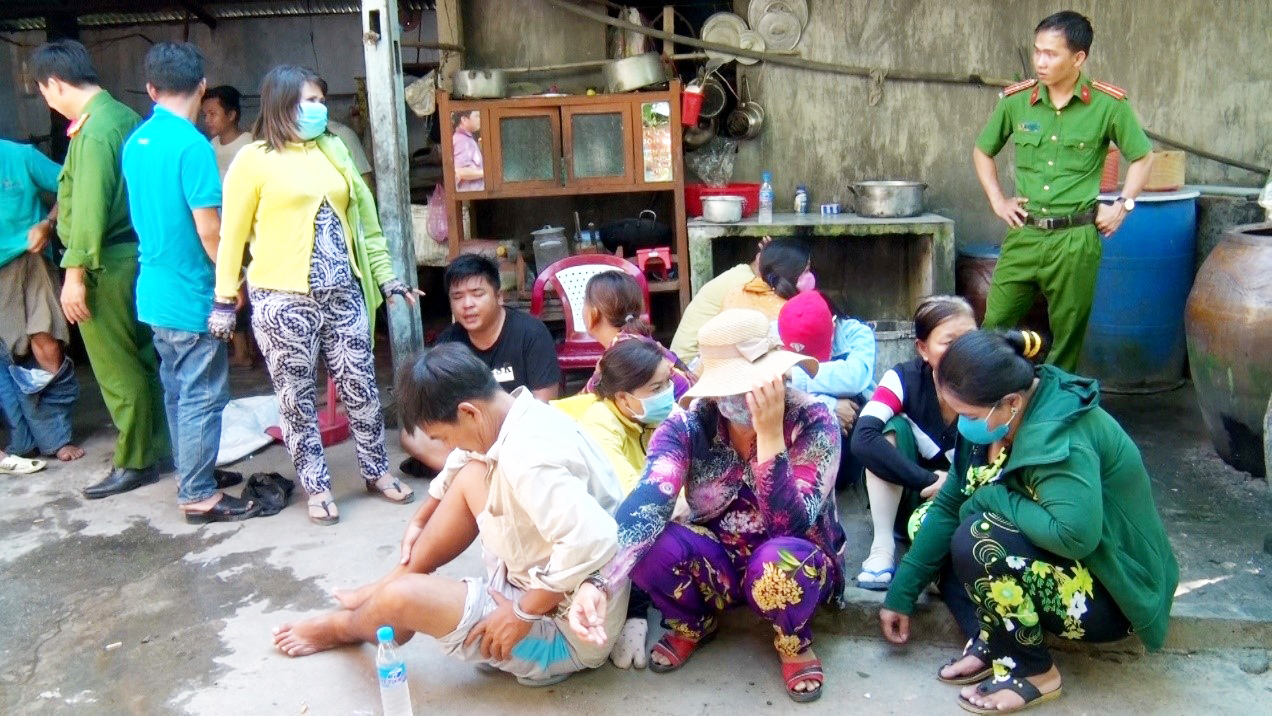 Tri Tôn: Nhiều nam, nữ tham gia lắc tài xỉu bị bắt