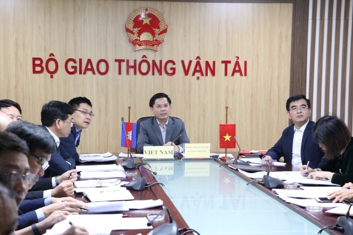 Việt Nam - Campuchia thống nhất tăng cường vận tải qua biên giới