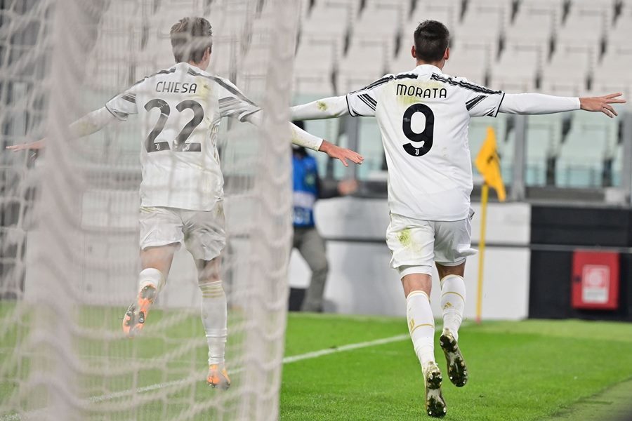 Ronaldo nổ súng đưa Juventus vào vòng knock-out
