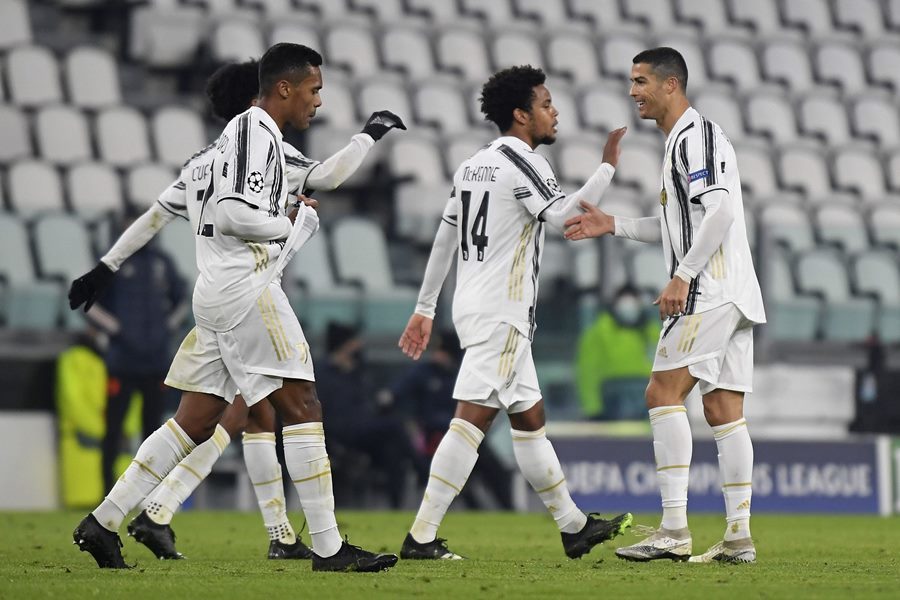 Ronaldo nổ súng đưa Juventus vào vòng knock-out