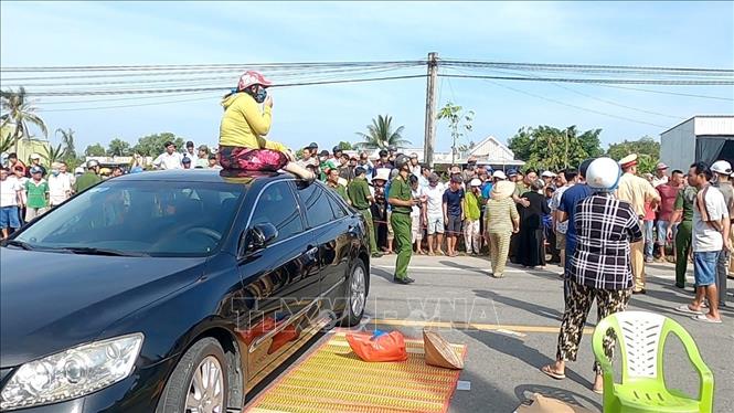 Bạc Liêu: Tạm giữ đối tượng đậu xe ô tô chắn ngang quốc lộ 1A gây ùn tắc kéo dài