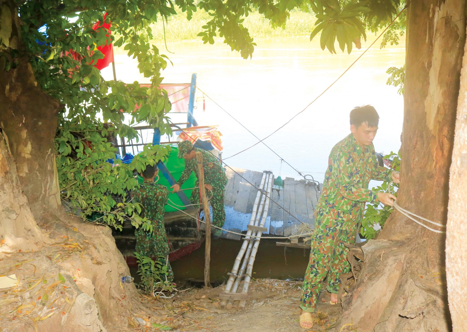 Chốt gác “du thuyền”