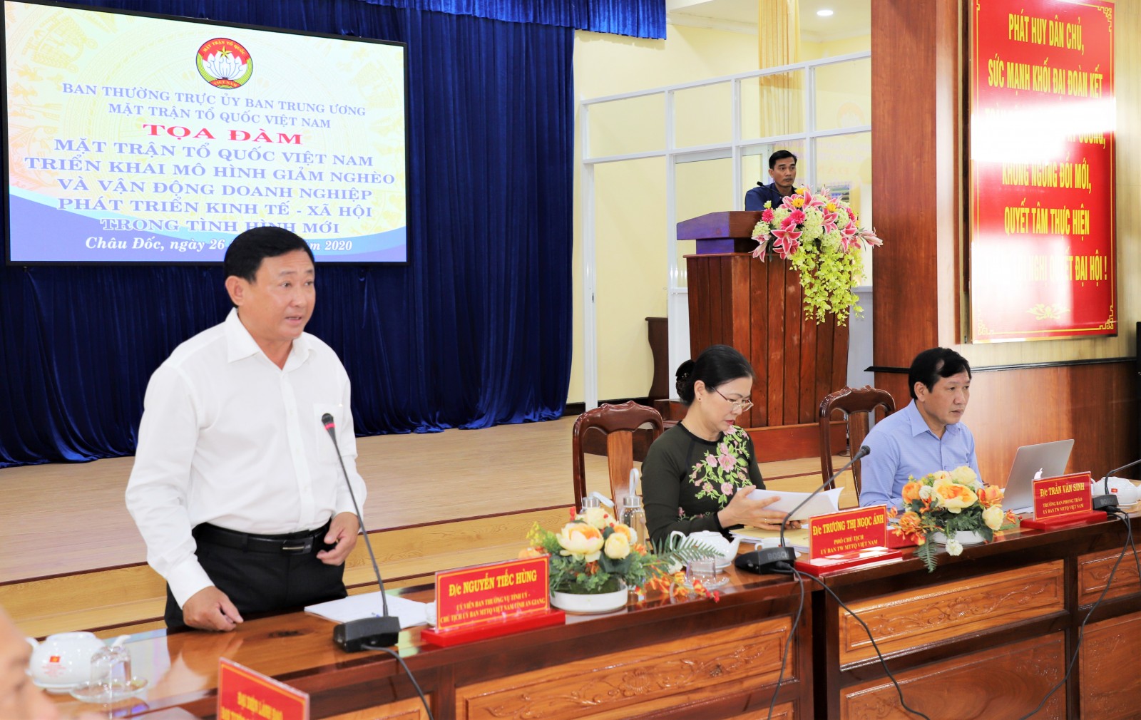 Ban Thường trực Ủy ban Trung ương MTTQVN tổ chức tọa đàm “MTTQVN triển khai mô hình giảm nghèo và vận động doanh nghiệp phát triển kinh tế - xã hội trong tình hình mới”