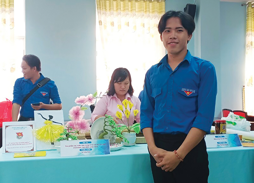 Những bông hoa nhỏ từ túi ny-lon