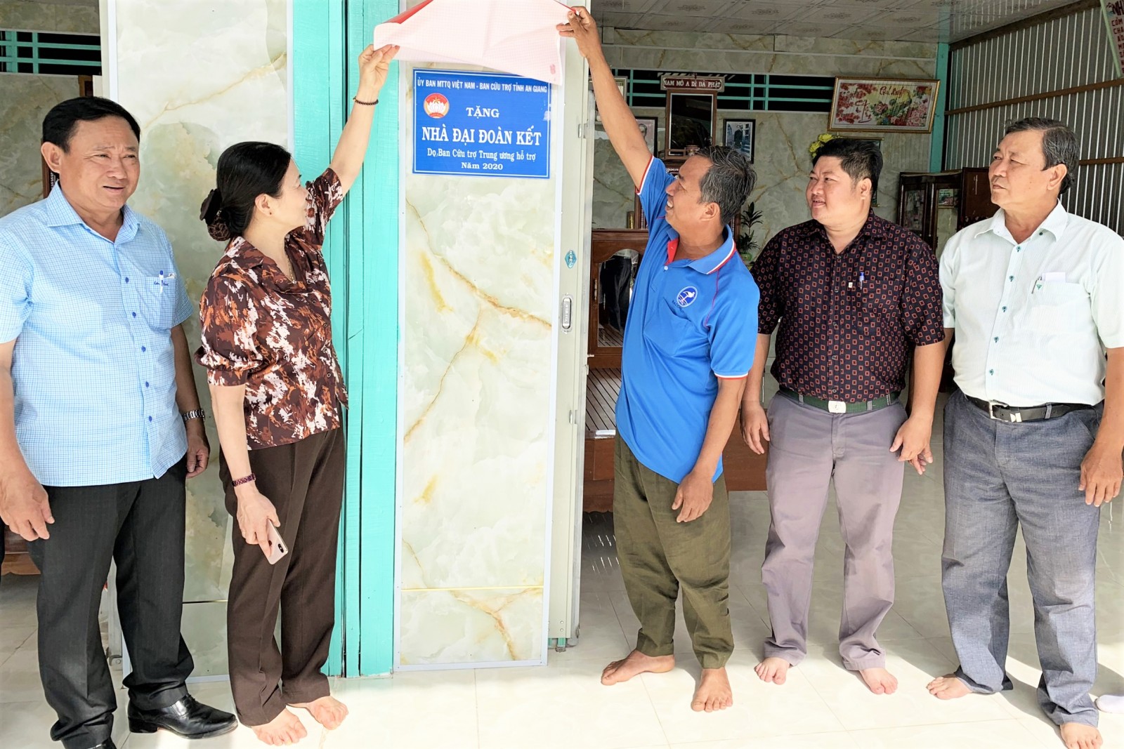 Ủy ban Trung ương MTTQVN và Cụm UBMTTQVN các tỉnh Nam sông Hậu trao 30 căn nhà Đại đoàn kết tại TX. Tân Châu, huyện An Phú, Châu Phú
