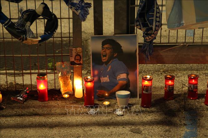 Hàng vạn người hâm mộ Argentina xếp hàng, tiễn biệt huyền thoại Maradona