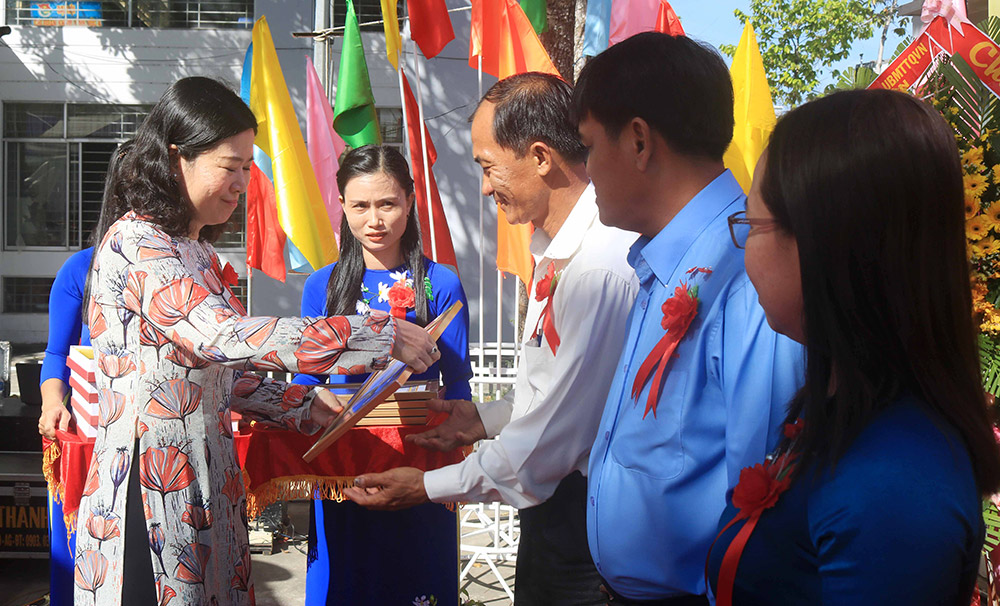 Bình Đức được công nhận “Phường đạt chuẩn văn minh đô thị”