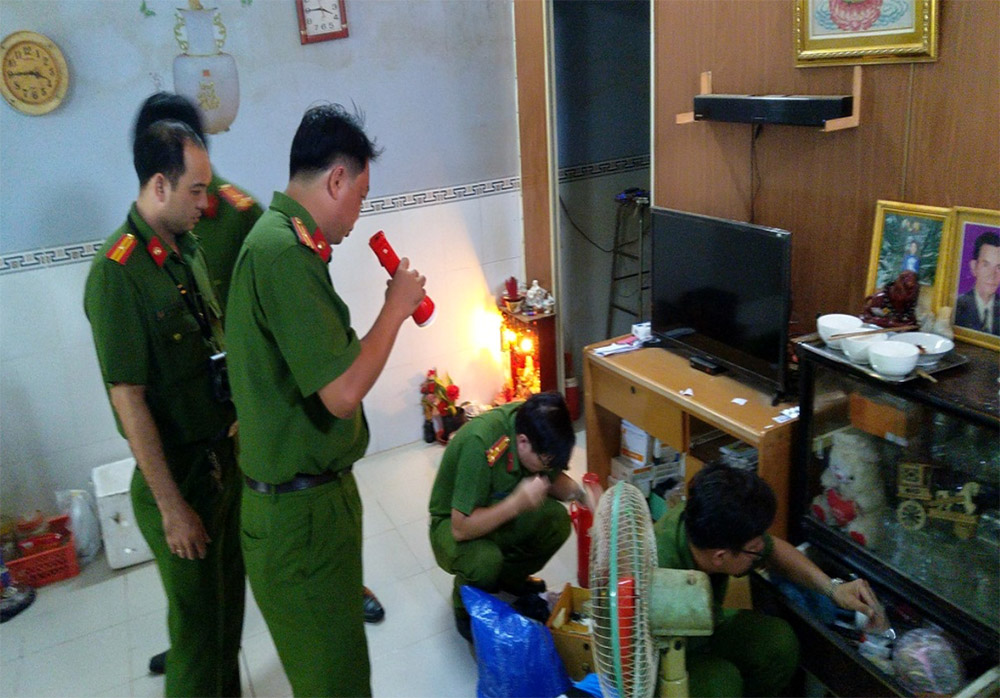 Liên quan vụ vận chuyển 51kg vàng 9999 qua biên giới An Giang: Truy nã đặc biệt nguy hiểm 5 đối tượng và đồng loạt khám xét 15 địa điểm