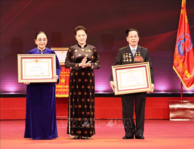 Chủ tịch Quốc hội dự Lễ tuyên dương Những gương sáng thầm lặng vì cộng đồng
