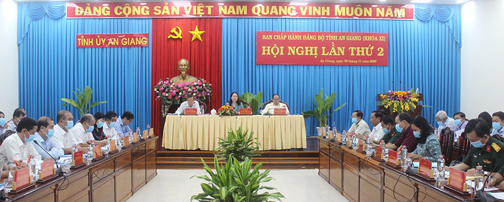 Tiếp tục thực hiện đồng bộ và đổi mới các nhiệm vụ phát triển kinh tế - xã hội