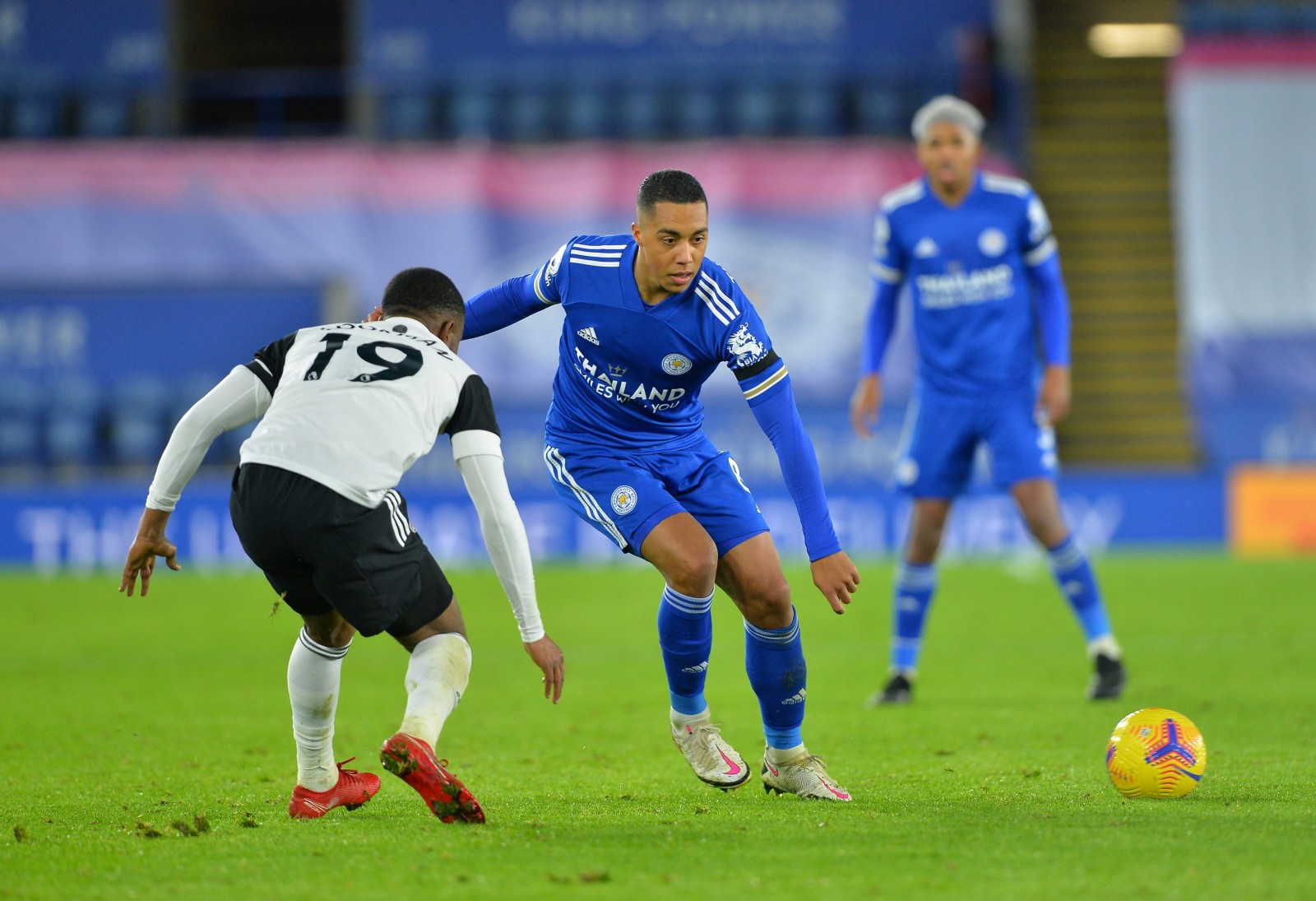 Leicester thua sốc trận đấu muộn Ngoại hạng Anh