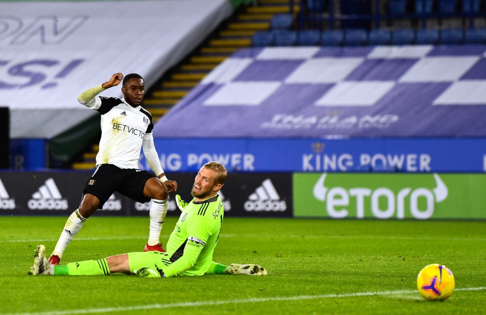 Leicester thua sốc trận đấu muộn Ngoại hạng Anh