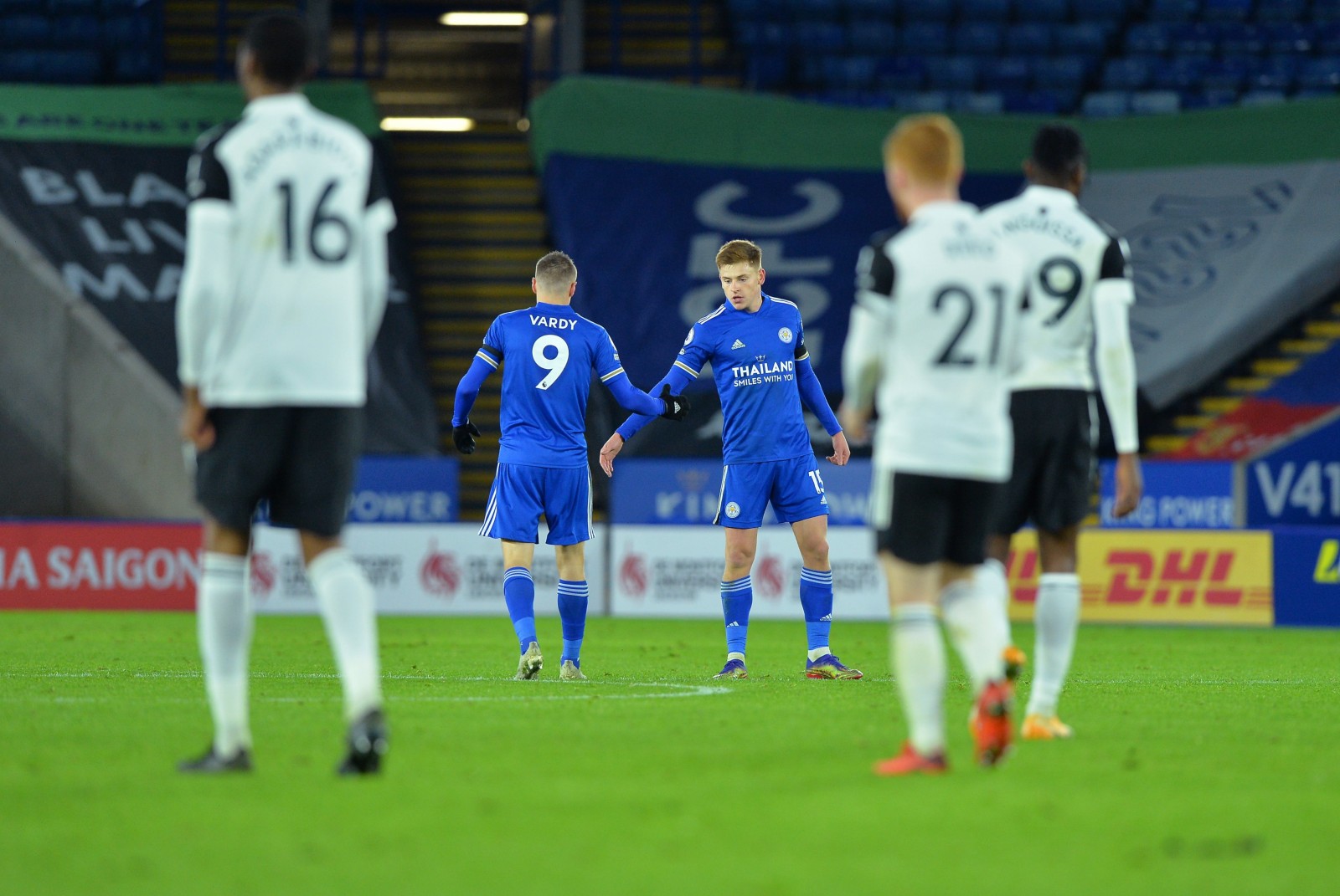 Leicester thua sốc trận đấu muộn Ngoại hạng Anh