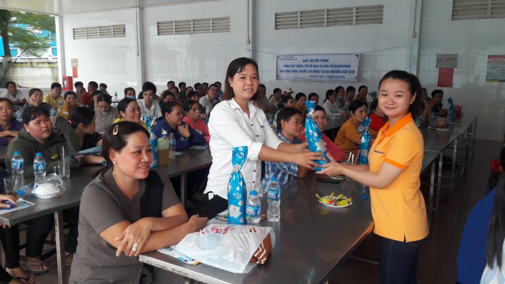 Một năm vượt khó của doanh nghiệp để “giữ chân” người lao động