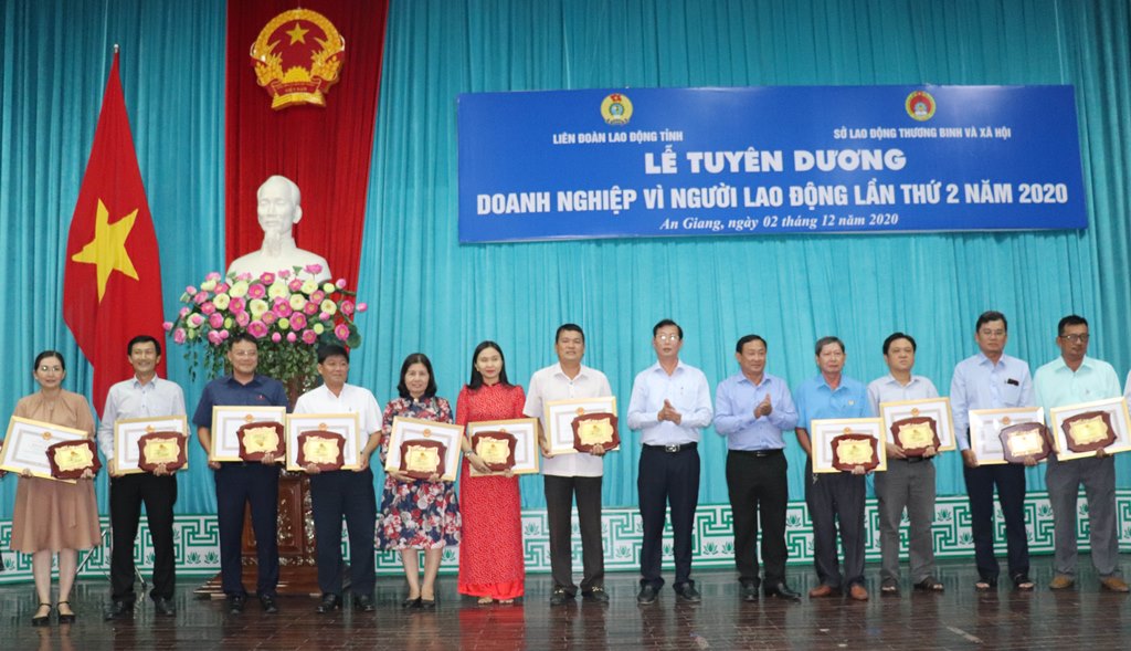 An Giang vinh danh 32 doanh nghiệp đạt danh hiệu “Doanh nghiệp vì người lao động”