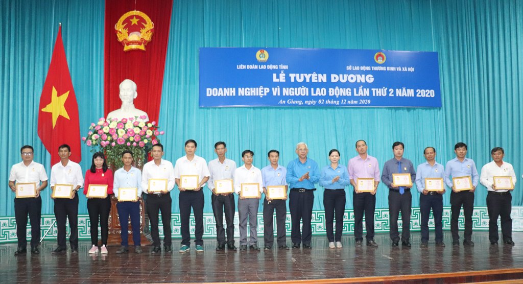 An Giang vinh danh 32 doanh nghiệp đạt danh hiệu “Doanh nghiệp vì người lao động”