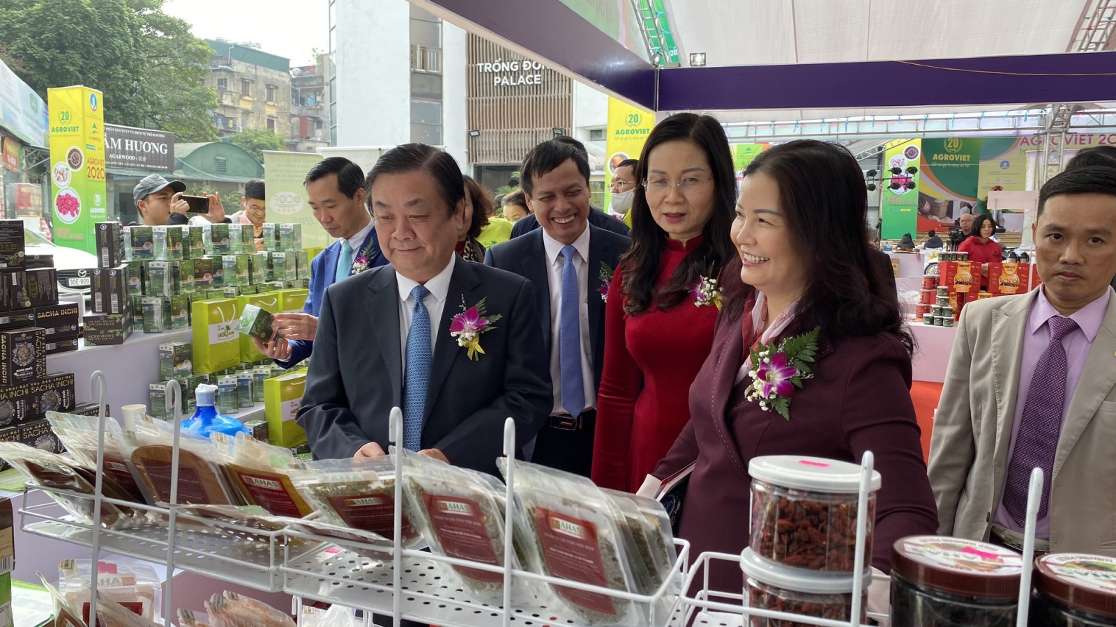 Cam Hà Giang, gạo Điện Biên, cà phê Đắk Lắk, đặc sản khắp nơi đổ về Hà Nội