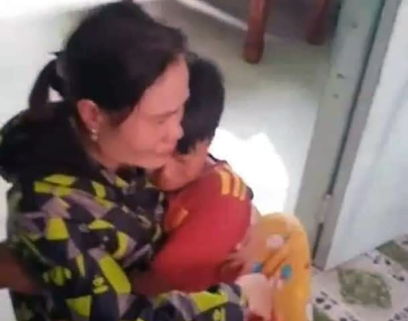 Ba học sinh đạp xe 5 ngày đêm từ Cà Mau lên Sài Gòn tìm cha mẹ