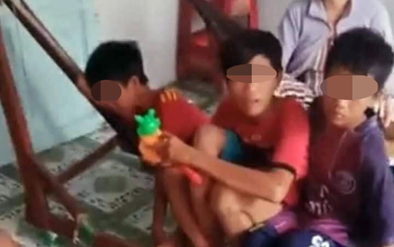 Ba học sinh đạp xe 5 ngày đêm từ Cà Mau lên Sài Gòn tìm cha mẹ