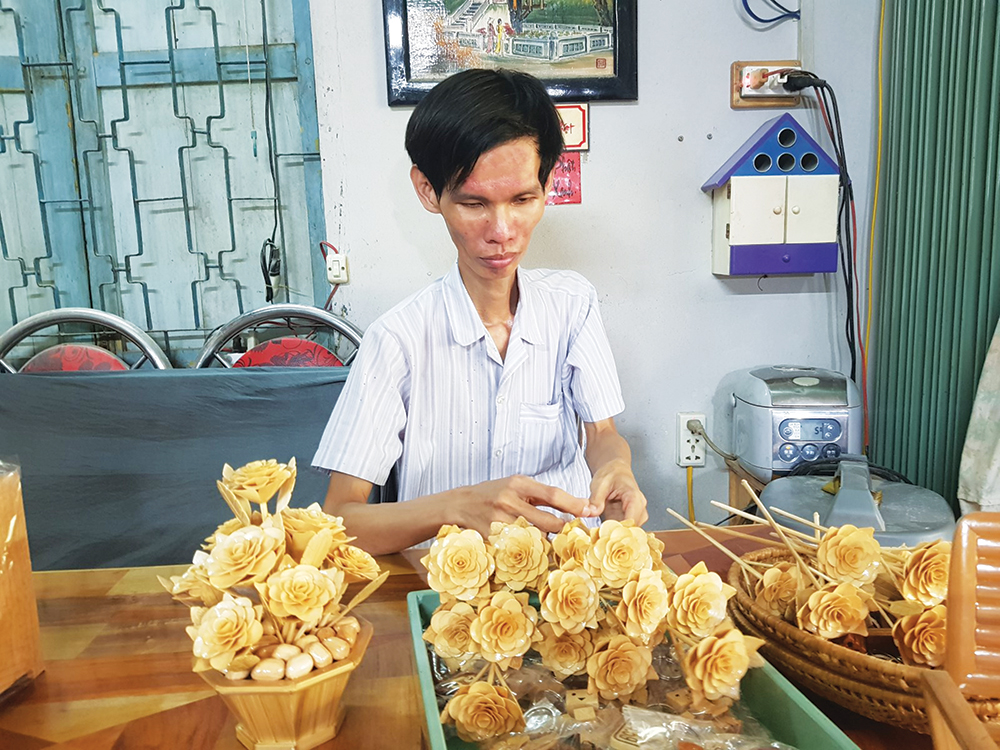 Nghị lực của thanh niên khuyết tật Triệu Hồng Hồ Em