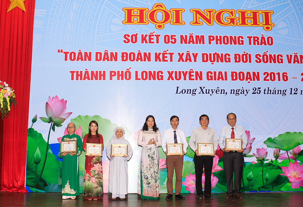Tổng kết phong trào “Toàn dân đoàn kết xây dựng đời sống văn hóa” ở TP. Long Xuyên