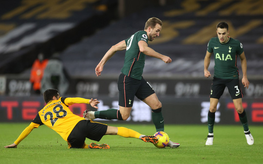 Tottenham đánh rơi chiến thắng phút cuối, lỡ Top 4 Ngoại hạng Anh