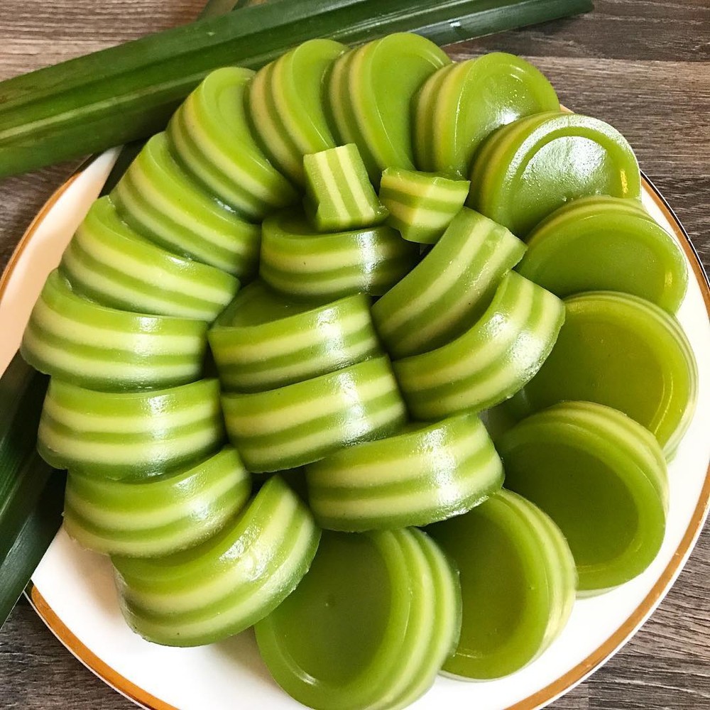 Ngọt ngào hương vị các món bánh màu xanh lá dứa của miền Tây