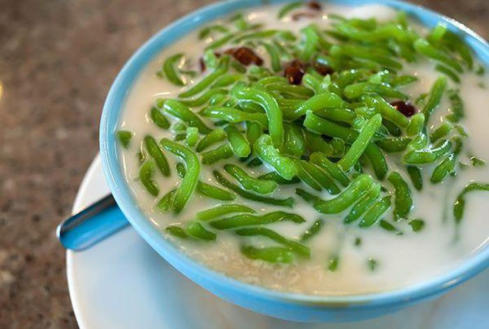 Ngọt ngào hương vị các món bánh màu xanh lá dứa của miền Tây