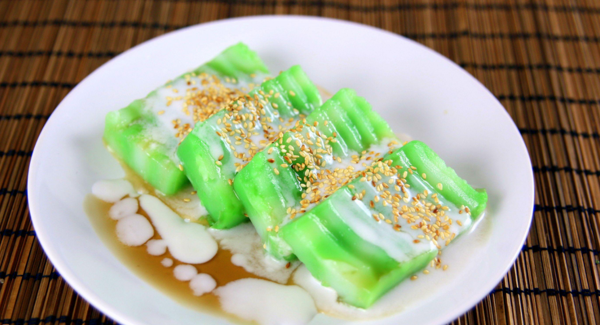 Ngọt ngào hương vị các món bánh màu xanh lá dứa của miền Tây