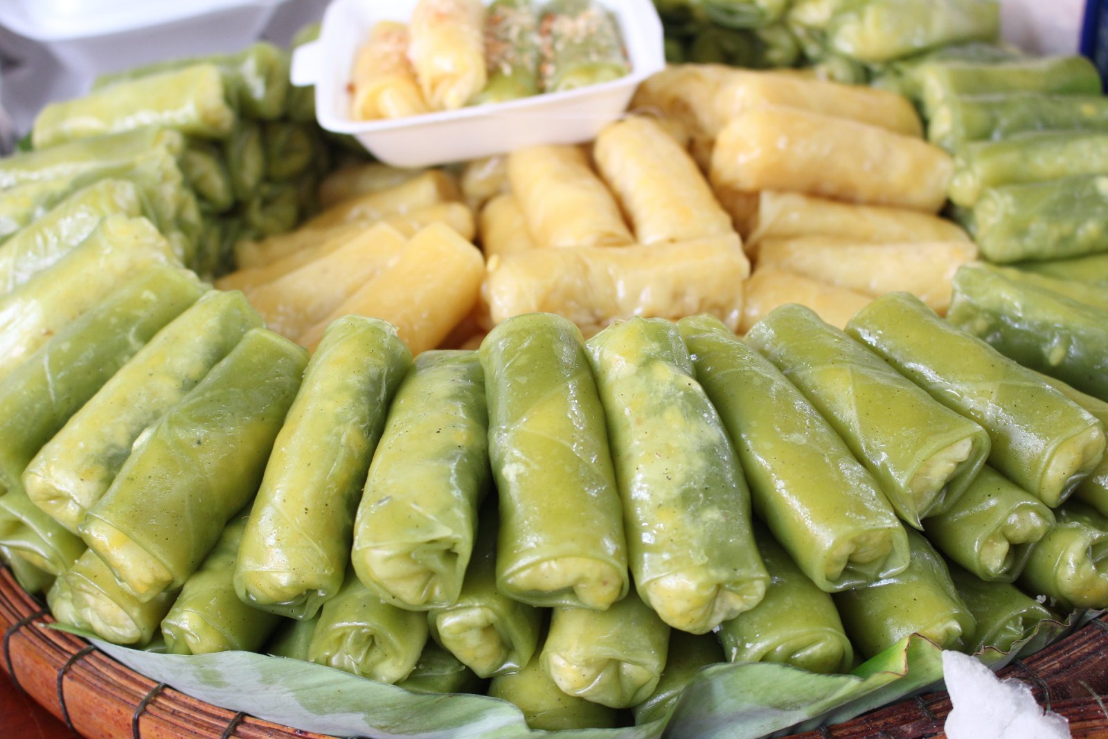Ngọt ngào hương vị các món bánh màu xanh lá dứa của miền Tây