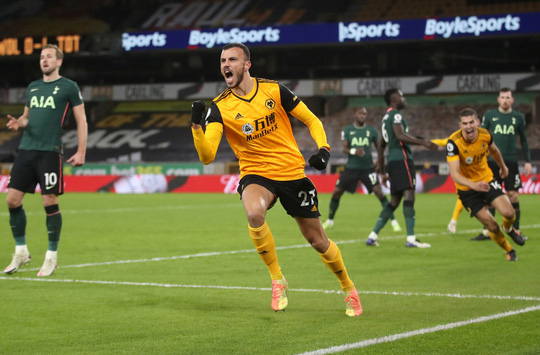 Tottenham đánh rơi chiến thắng phút cuối, lỡ Top 4 Ngoại hạng Anh