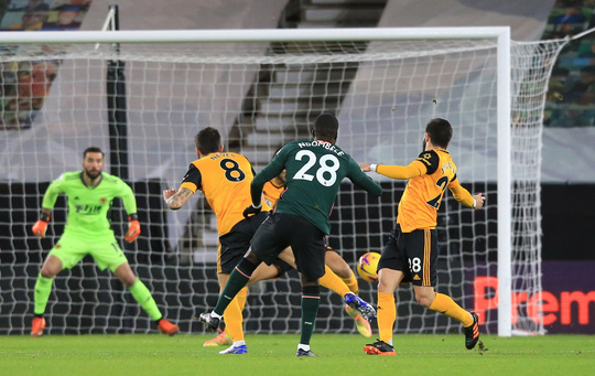 Tottenham đánh rơi chiến thắng phút cuối, lỡ Top 4 Ngoại hạng Anh