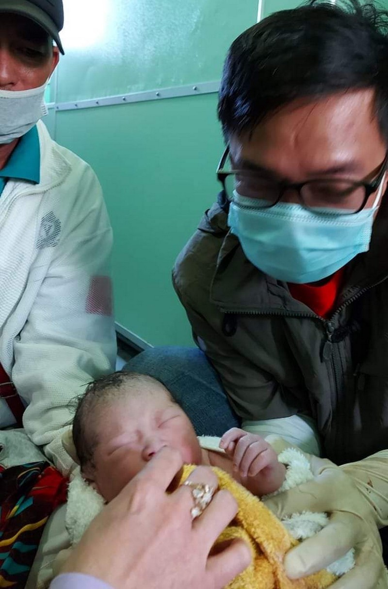 Kiên Giang: Bác sĩ pháp y... đỡ đẻ thành công 1 sản phụ trên tàu vào ngày đầu năm mới