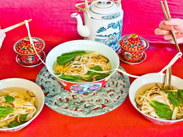 Người dân khắp Châu Á ăn gì ngày đầu năm để lấy may?