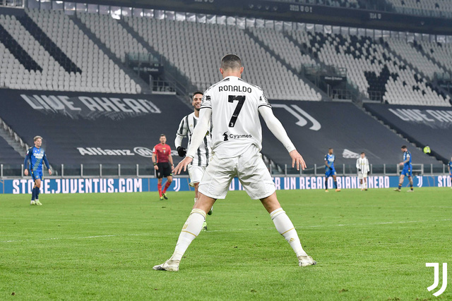Vượt Pele về số bàn thắng, Ronaldo áp sát kỷ lục vĩ đại
