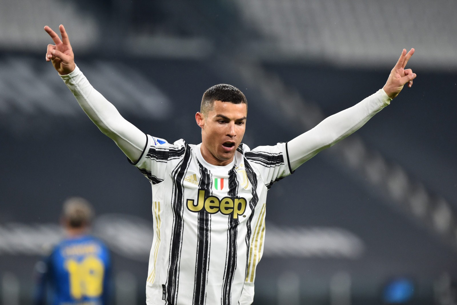 Vượt Pele về số bàn thắng, Ronaldo áp sát kỷ lục vĩ đại