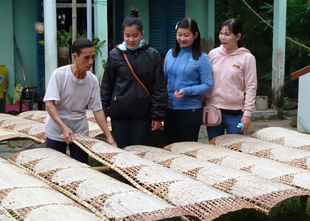 Bồng bềnh sóng nước sông Hậu khám phá miệt vườn cù lao Mây