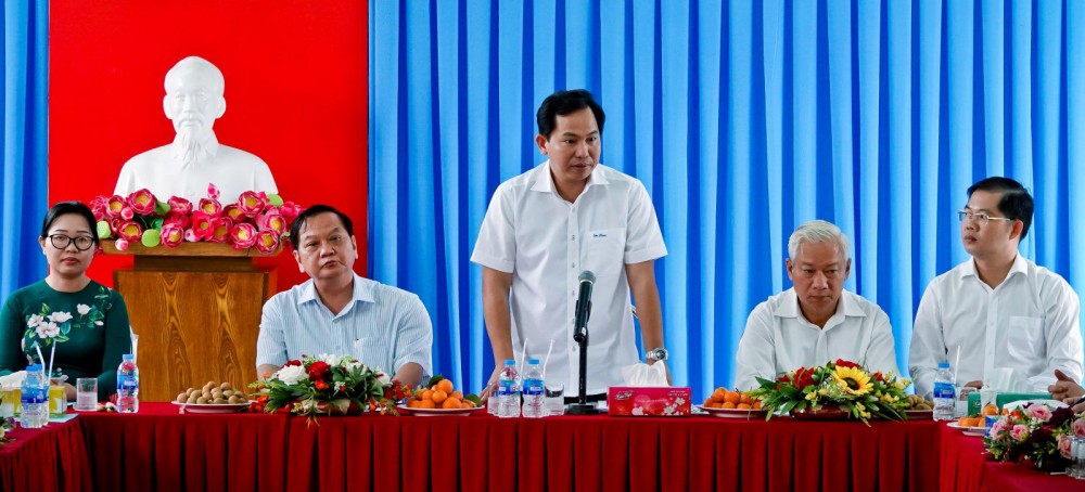Tiếp thêm động lực cho Nhà hát Tây Đô